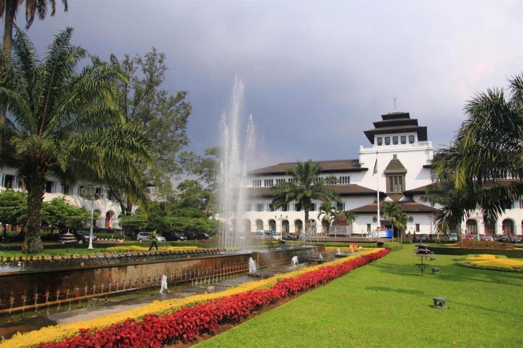 Gania Hotel Bandung Extérieur photo